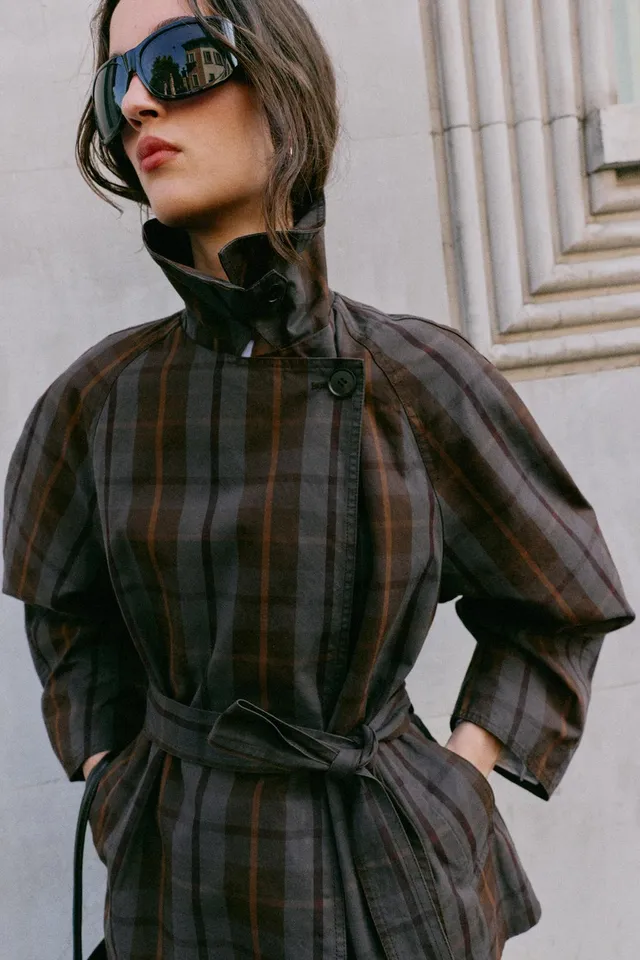 BELTED CHECK TRENCH COAT – صورة 6