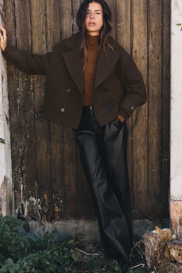 SOFT SHORT DOUBLE-BREASTED COAT
