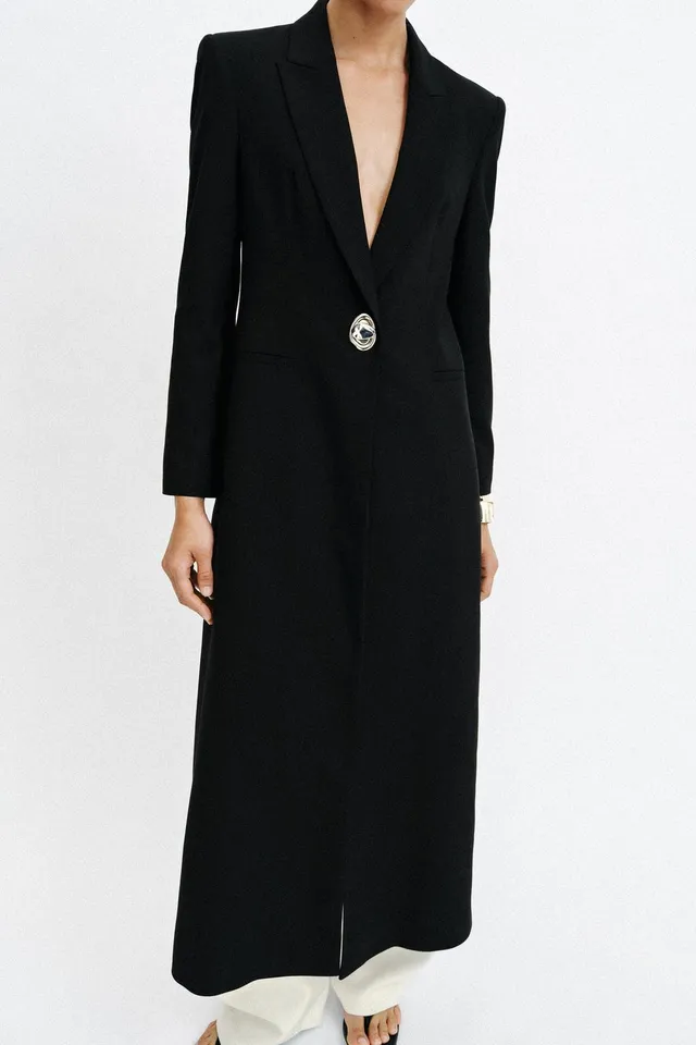 LONG BLAZER WITH SHOULDER PADS AND GOLD BUTTON – image 4