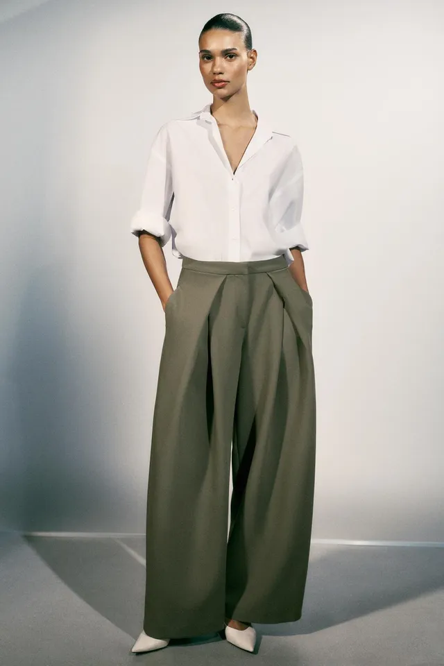 PLEATED WIDE-LEG TROUSERS