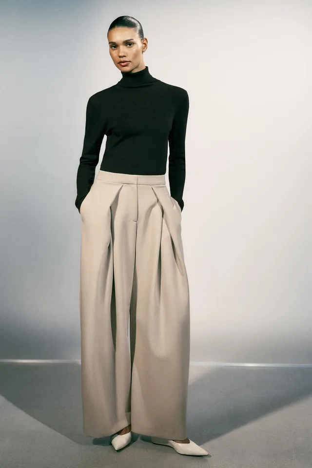 PLEATED WIDE-LEG TROUSERS