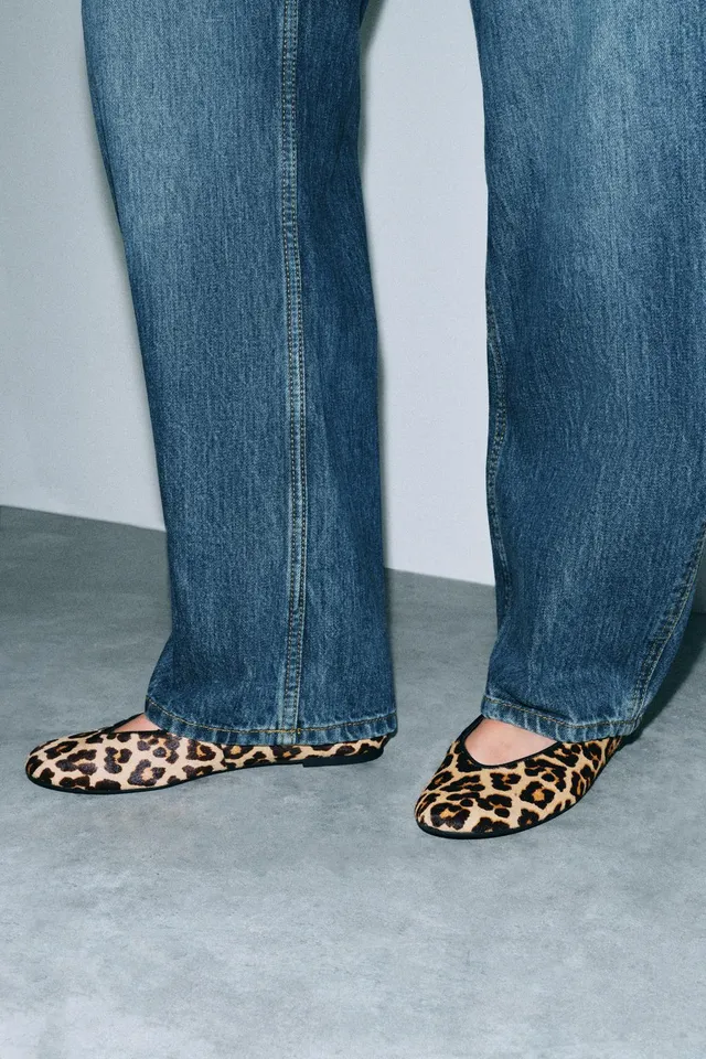 TEXTURED LEATHER PRINT BALLET FLATS – image 2