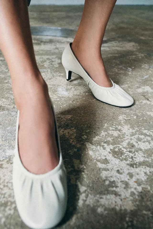 LIMITED EDITION GATHERED LEATHER KITTEN SHOES – image 2