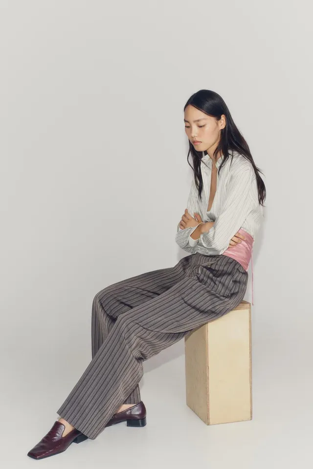 LIMITED EDITION LEATHER HEELED LOAFERS – image 2