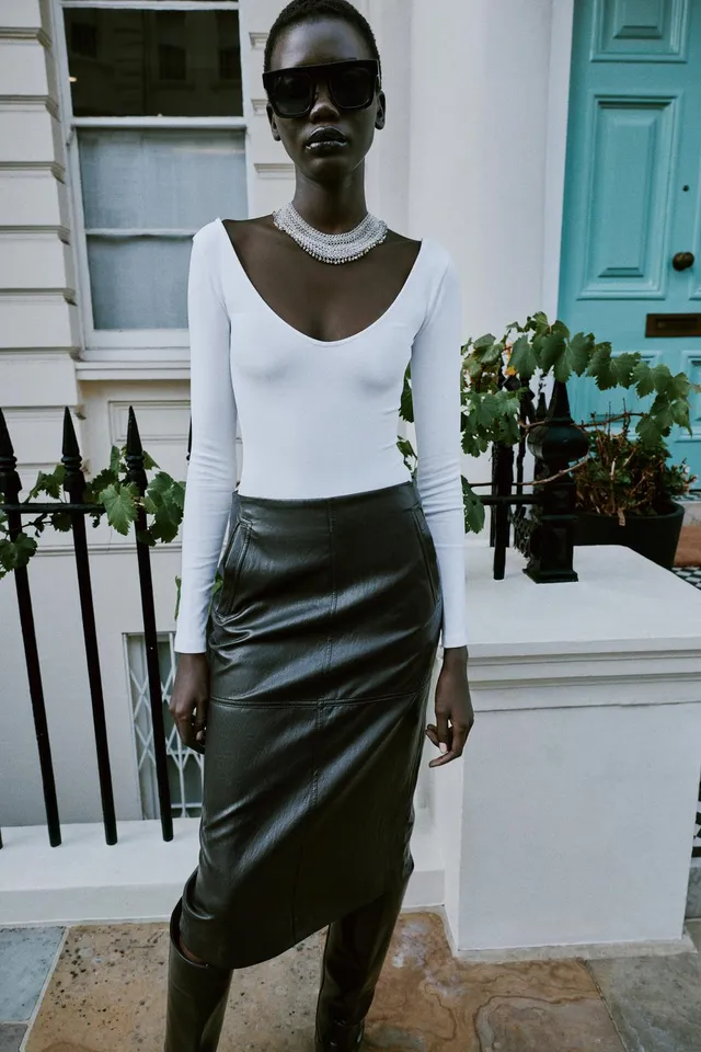 V-NECK BODYSUIT