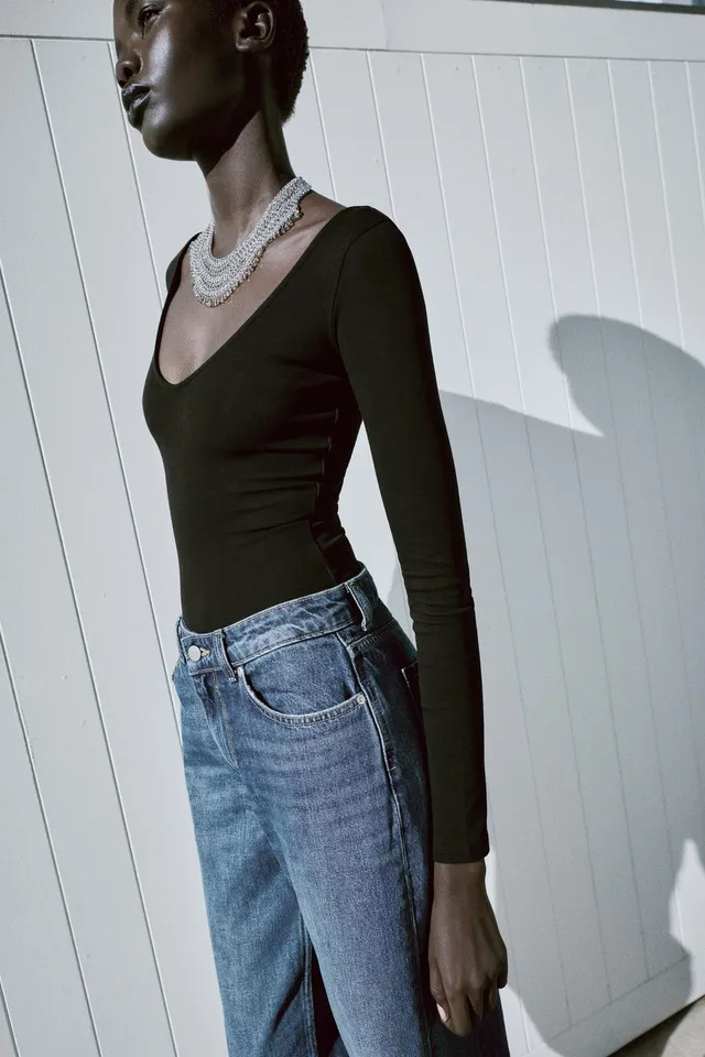 V-NECK BODYSUIT – image 3