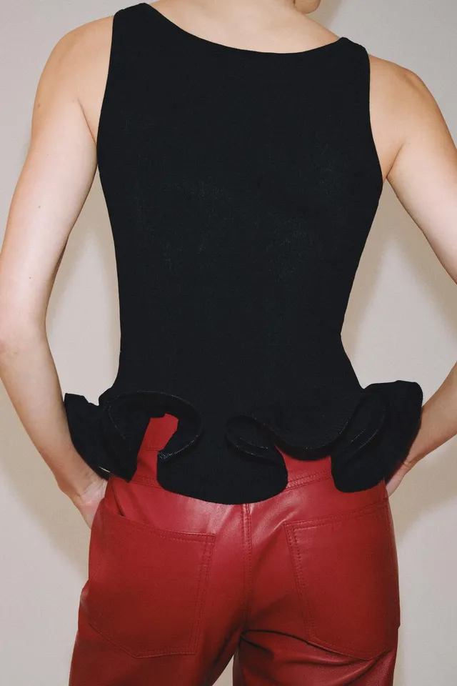 KNIT TOP WITH WAVY HEM – image 3