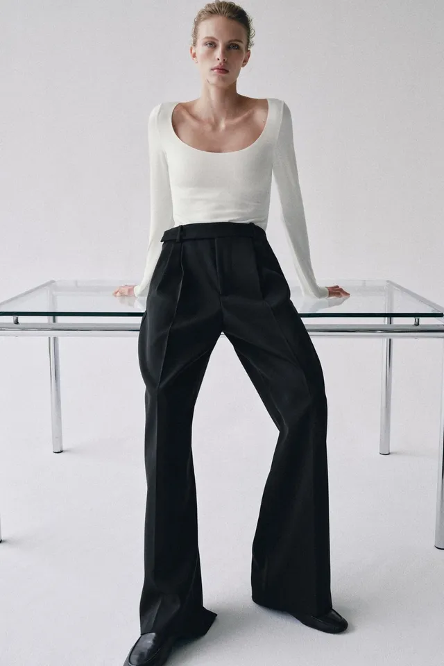 SCOOP-NECK BODYSUIT