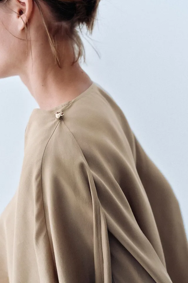 CAPE COLLAR FLOWING BLOUSE – image 5