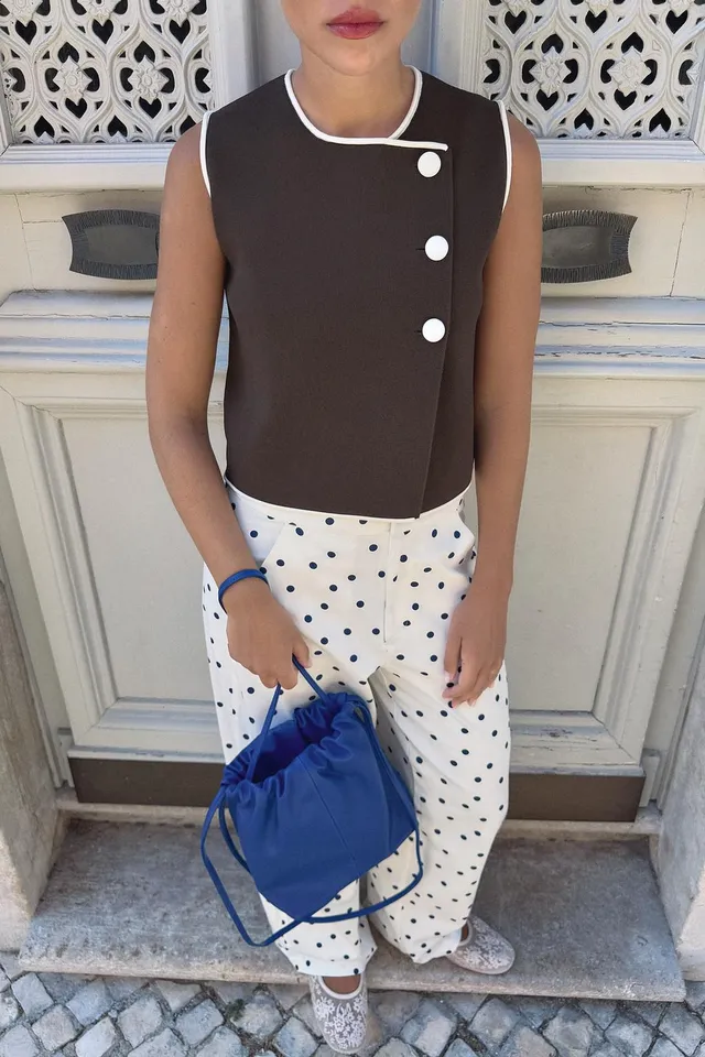 CONTRAST BUTTON KNIT TOP – image 3
