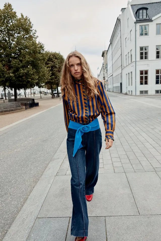 RUFFLED STRIPE BLOUSE