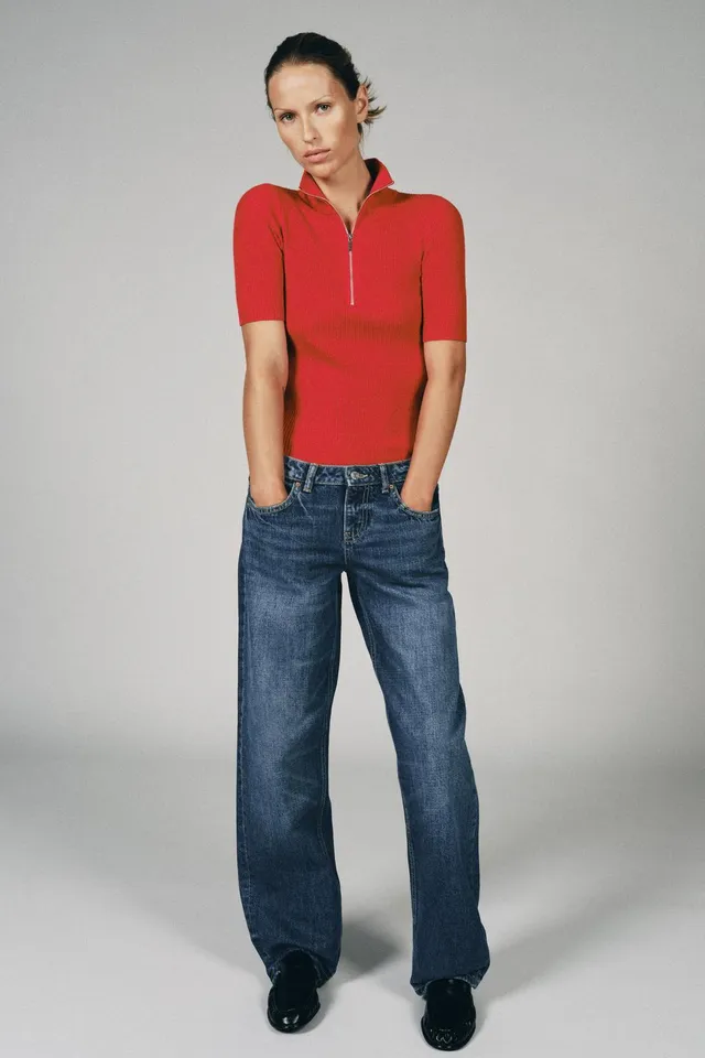 FITTED RIBBED KNIT TOP