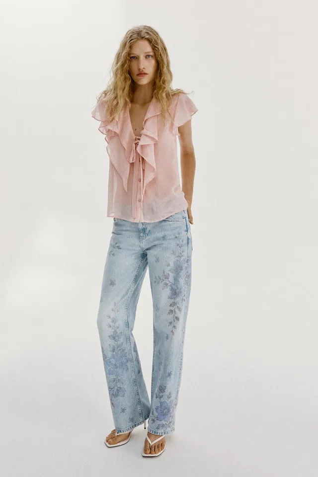RUFFLED BLOUSE WITH TIE