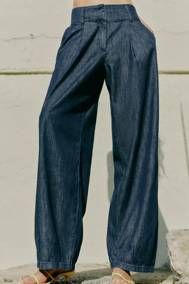 BARREL TROUSERS WITH DARTS – image 2