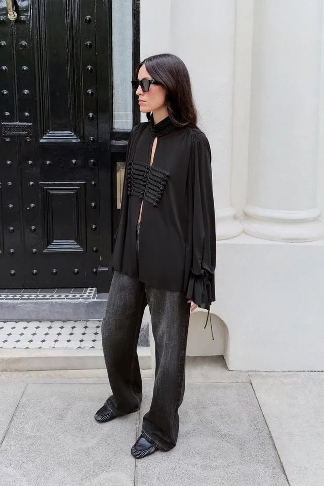 OVERSIZE FROG FASTENING BLOUSE
