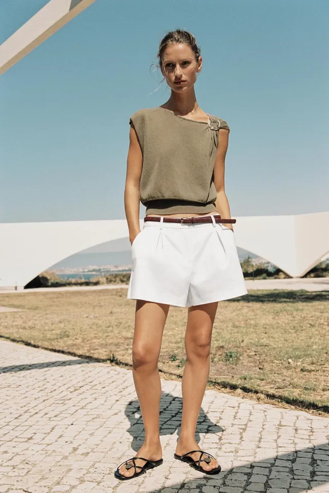 KNIT TOP WITH METALLIC TRIMS
