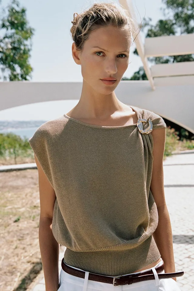 KNIT TOP WITH METALLIC TRIMS – image 2