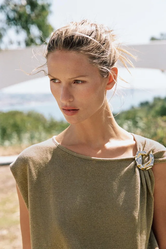 KNIT TOP WITH METALLIC TRIMS – image 4