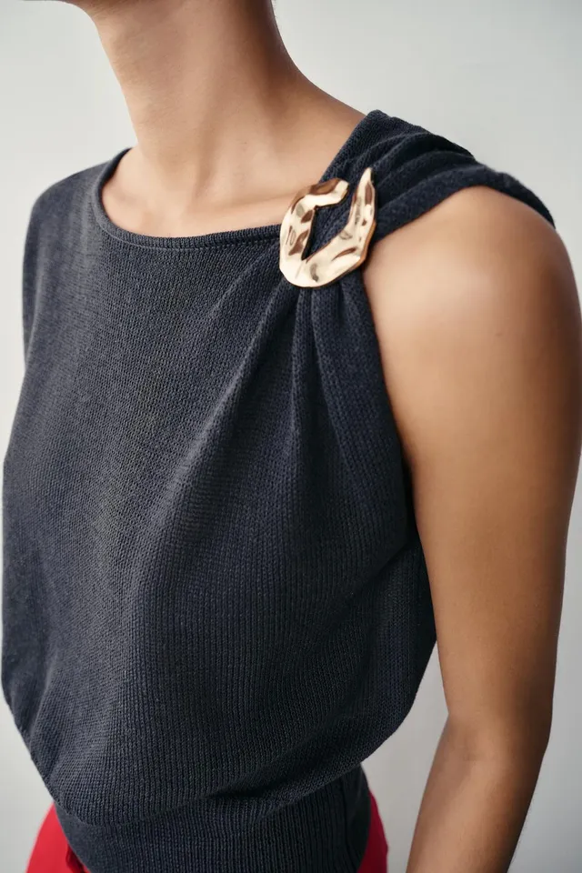 KNIT TOP WITH METALLIC TRIMS – image 4