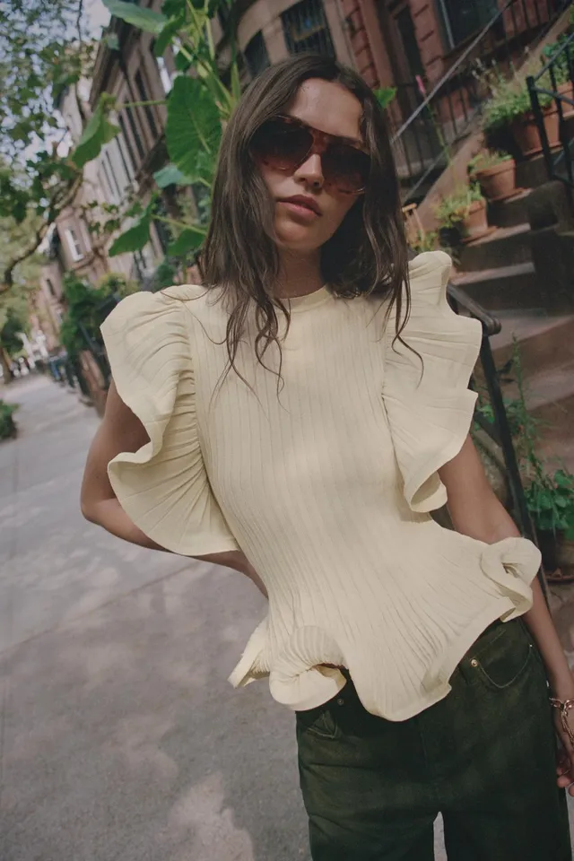 KNIT TOP WITH WAVY TRIMS – image 2