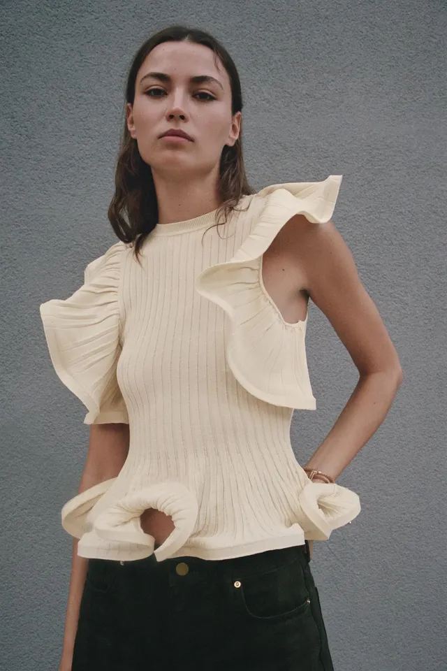 KNIT TOP WITH WAVY TRIMS – image 3