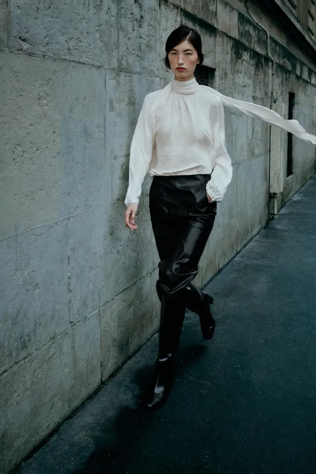 FLOWING BLOUSE WITH TIE DETAIL