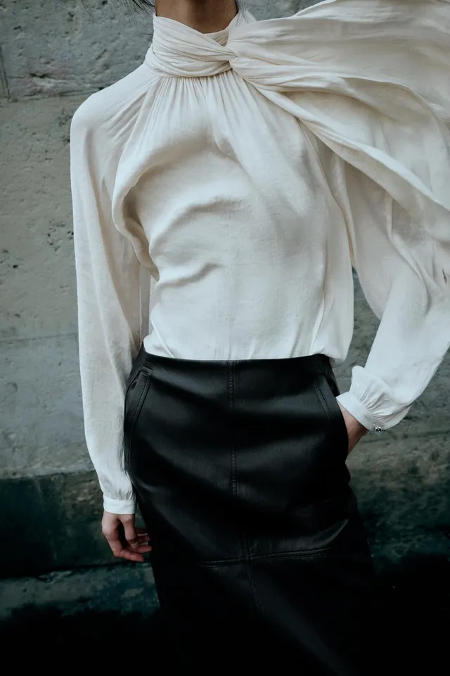 FLOWING BLOUSE WITH TIE DETAIL – image 2