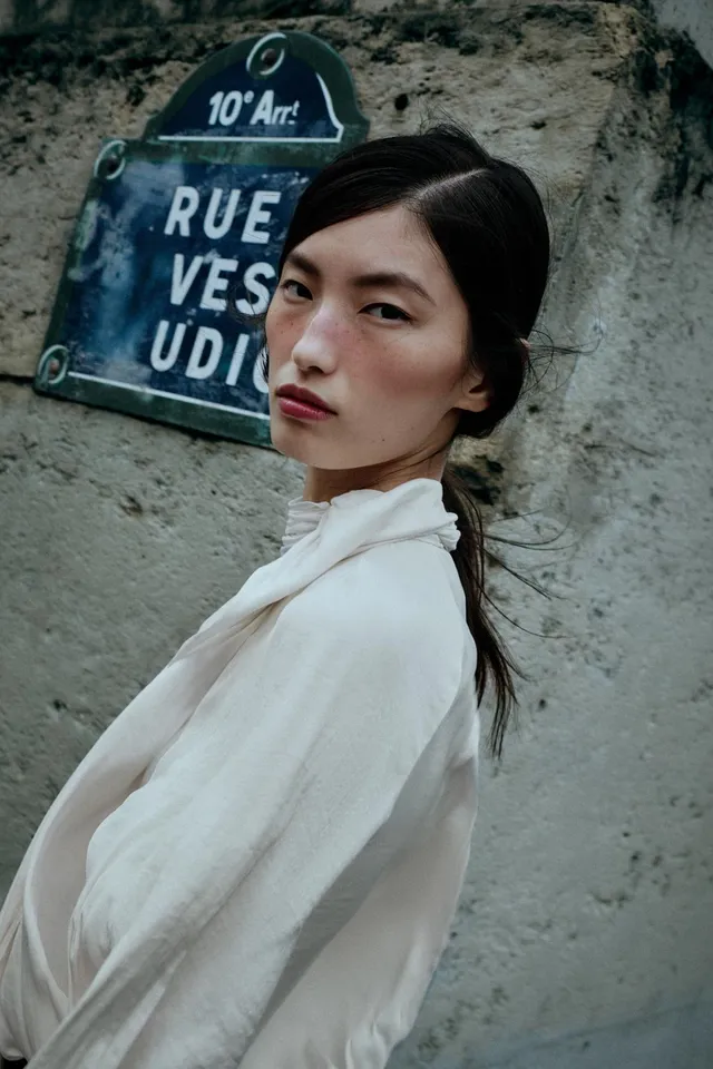 FLOWING BLOUSE WITH TIE DETAIL – image 3