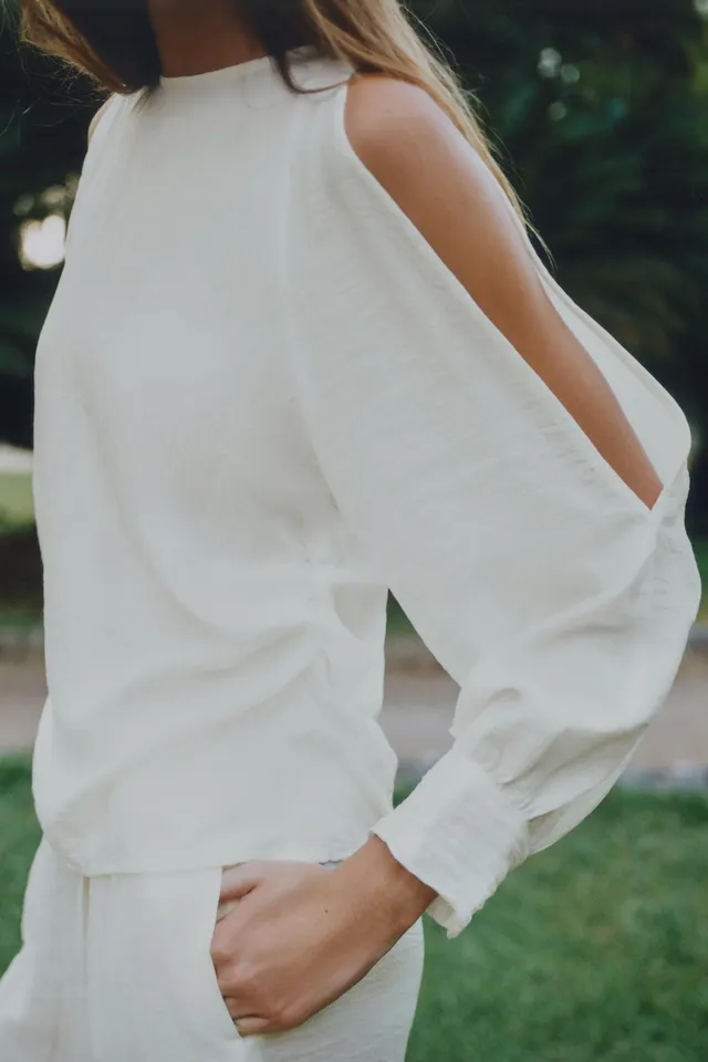 BLOUSE WITH SLEEVE VENTS – image 3
