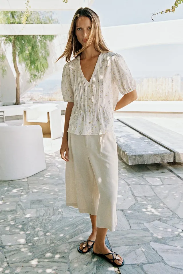FLORAL PRINT BLOUSE WITH TUCKS