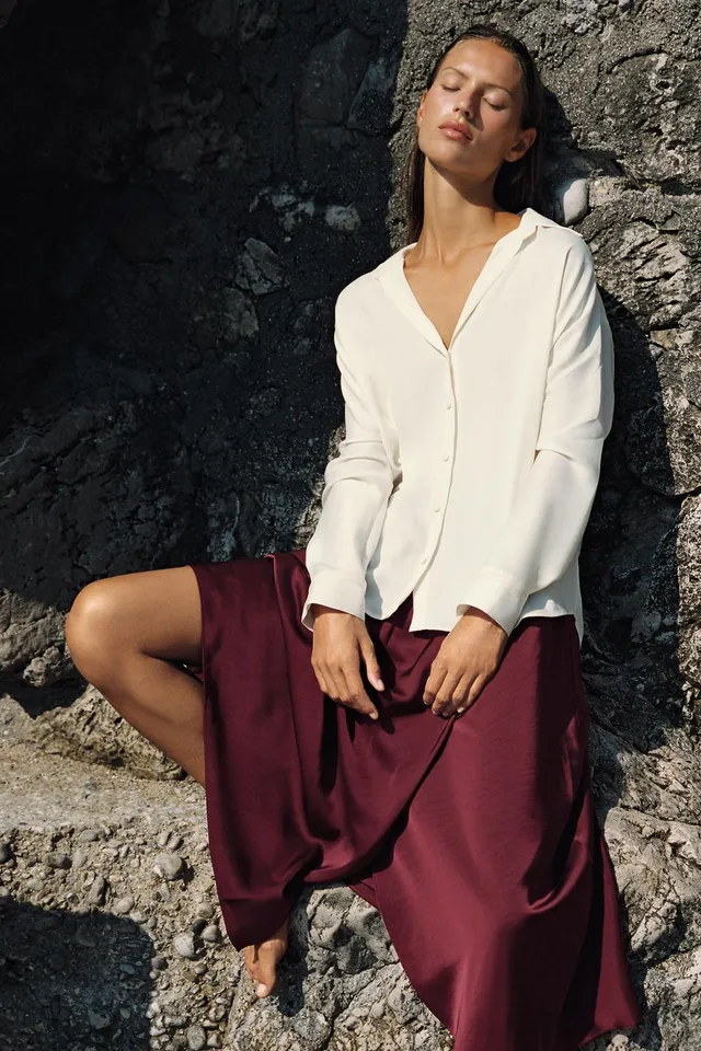 FLOWING SHIRT WITH COVERED BUTTONS – image 3