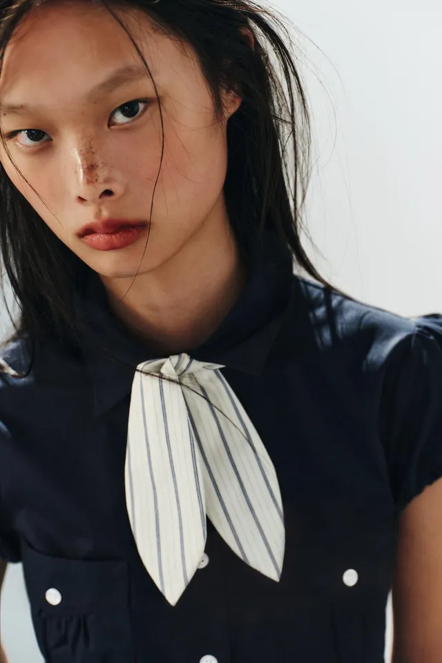 TAILORED SHIRT WITH POCKETS AND SCARF – image 3