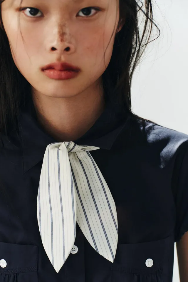 TAILORED SHIRT WITH POCKETS AND SCARF – image 4