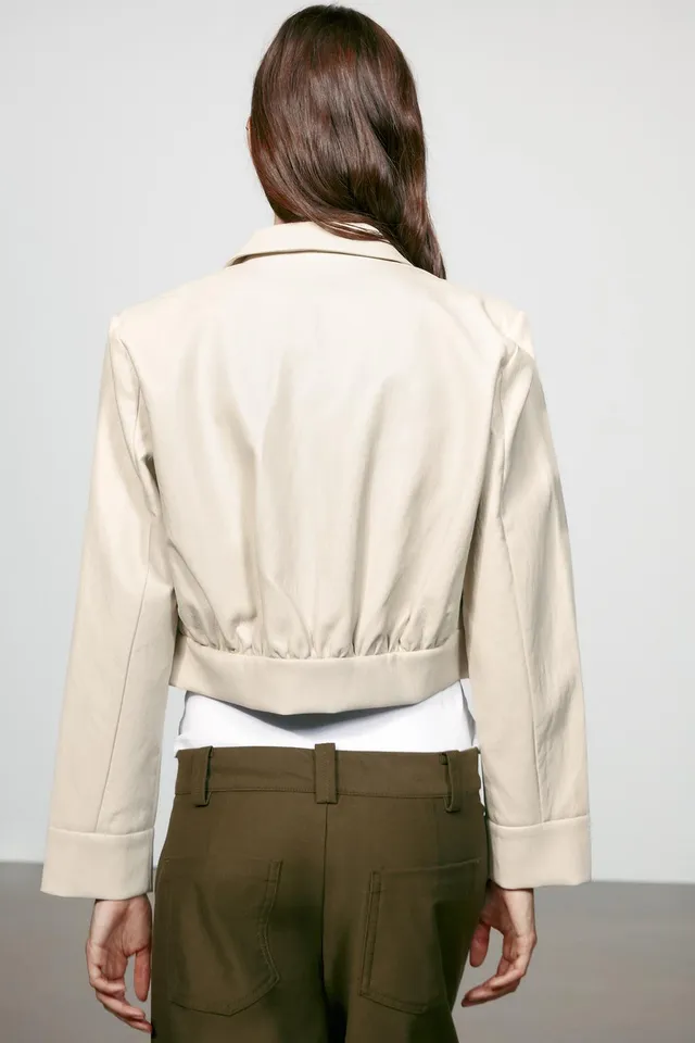 CROPPED LEATHER EFFECT SHIRT WITH SHOULDER PADS – image 4