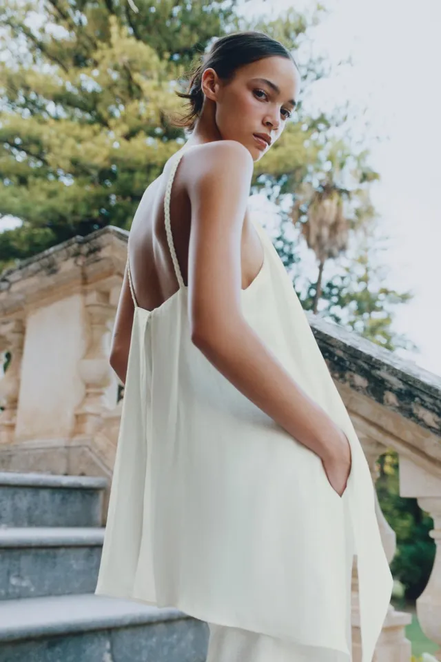 جمبسوت بياقة هالتّر وحمالات – صورة 3
