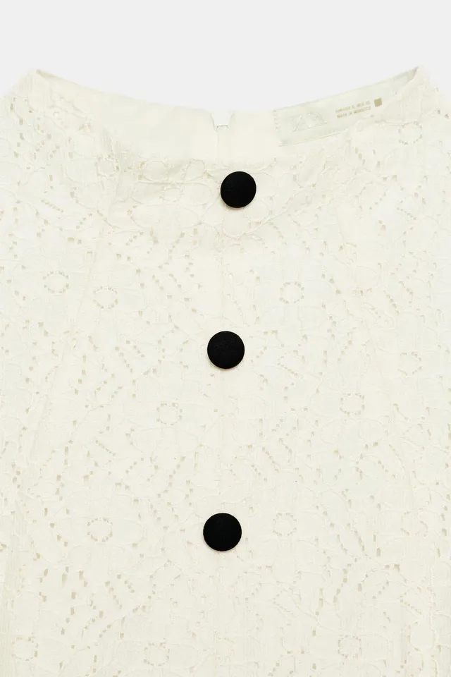 SHORT LACE DRESS WITH CONTRAST BUTTONS – image 8