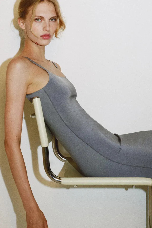 CONTOURING MIDI DRESS – image 6