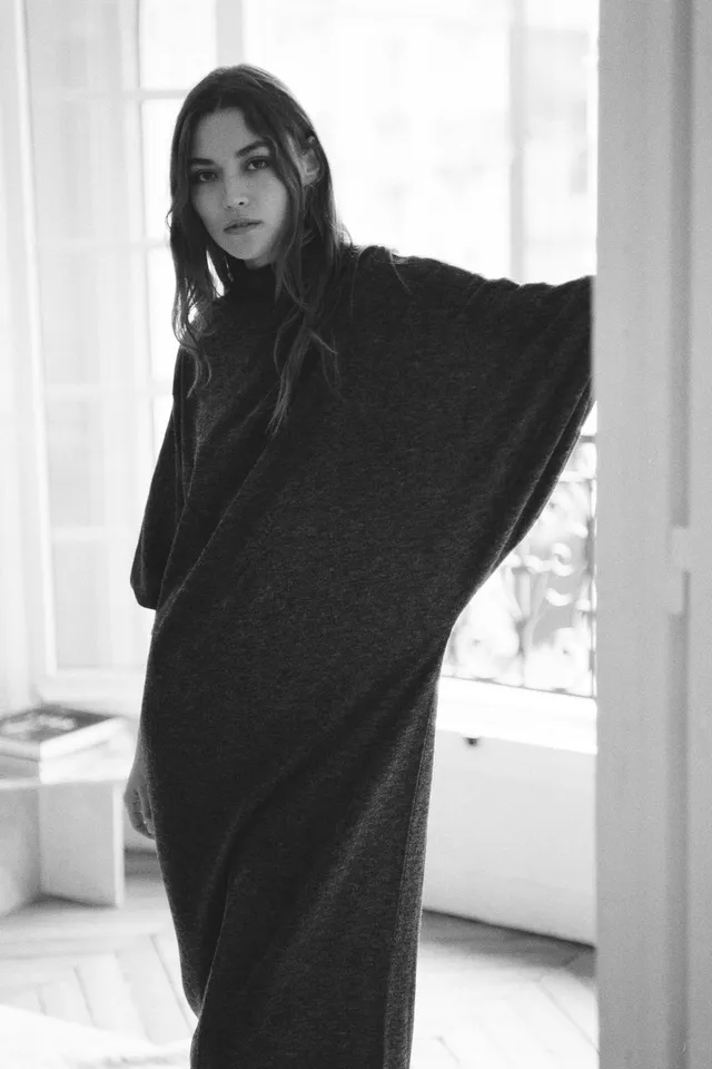 LONG BATWING SLEEVE DRESS – image 3