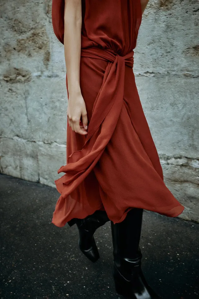 MIDI DRESS WITH KNOT – image 2