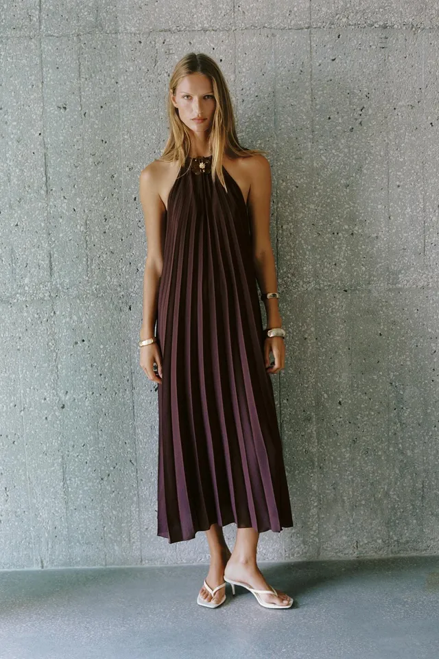 PLEATED MIDI DRESS WITH FLOWER BROOCH – image 5