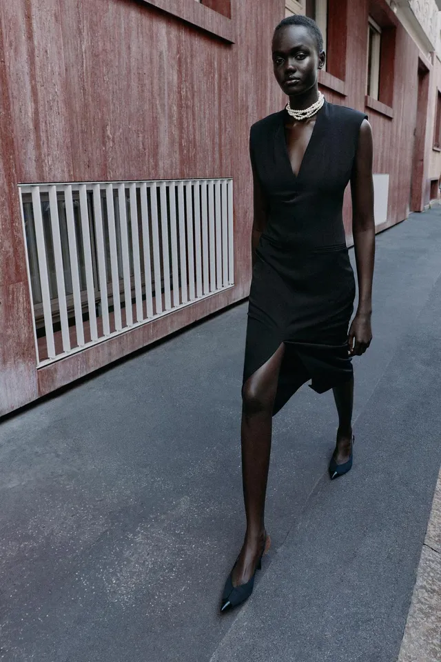 MIDI DRESS WITH SLEEVELESS DESIGN – image 4