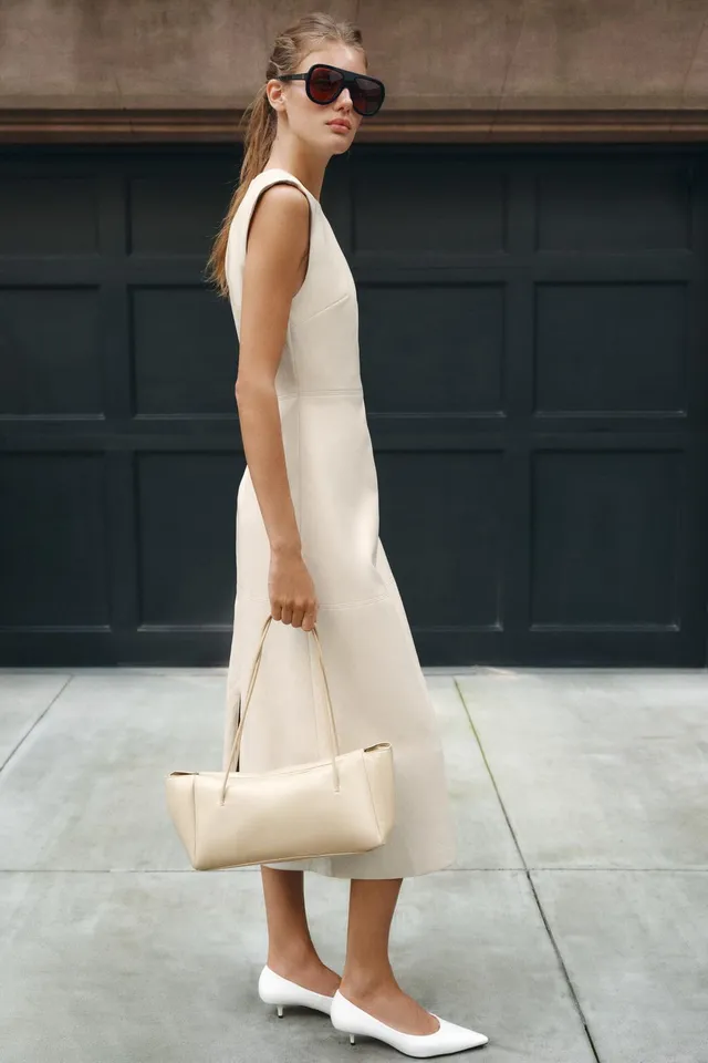 Leather effect midi dress with shoulder pads – image 3