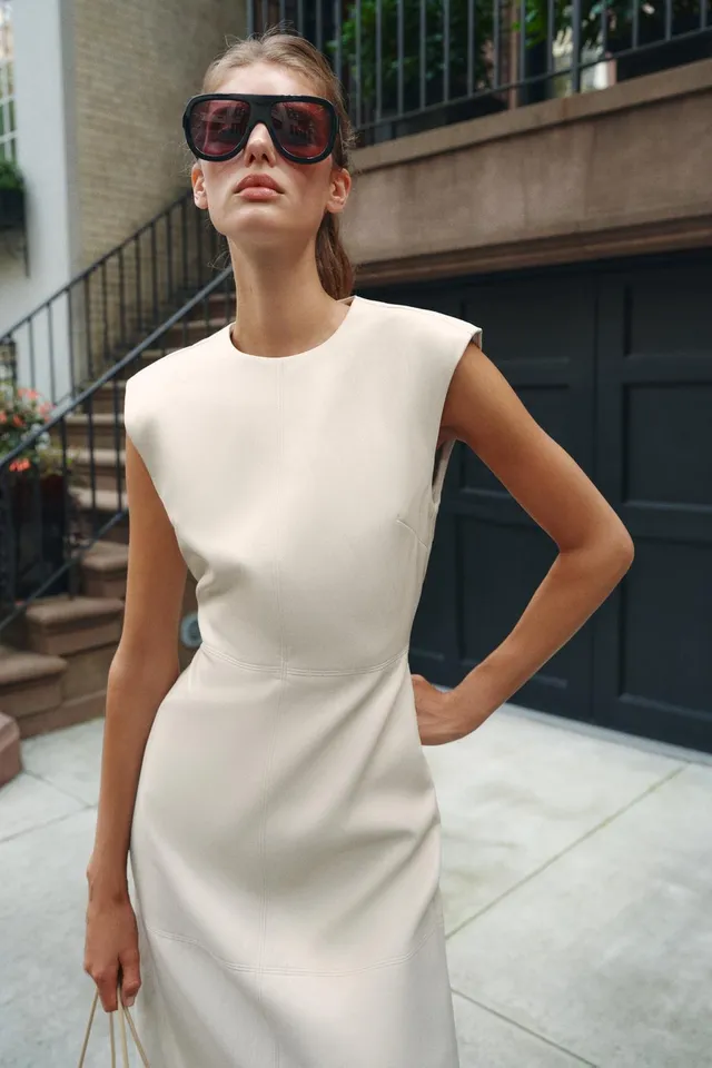 Leather effect midi dress with shoulder pads – image 4