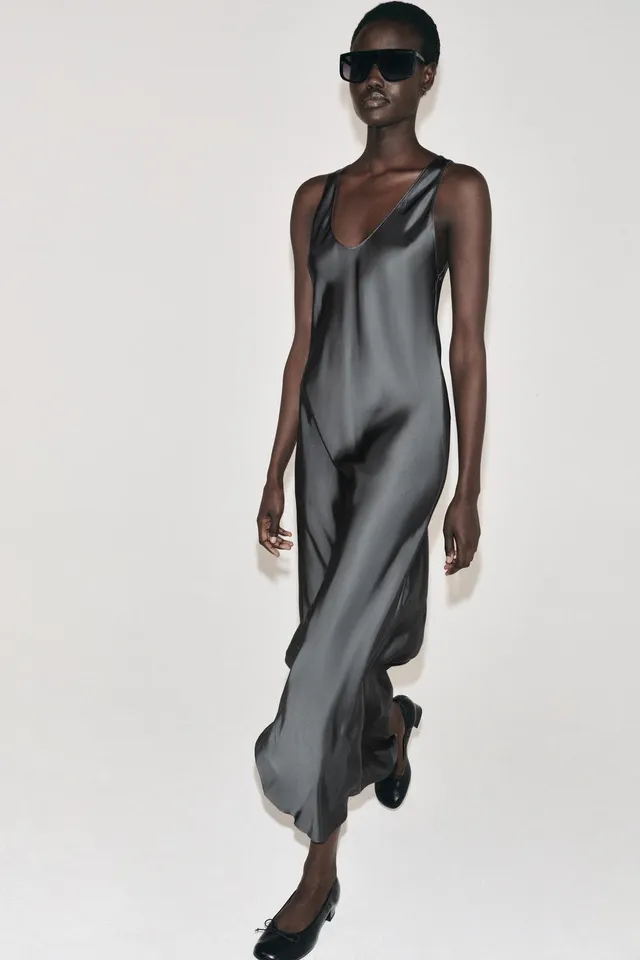 فستان طويل من الساتان من تشكيلة zara – صورة 2