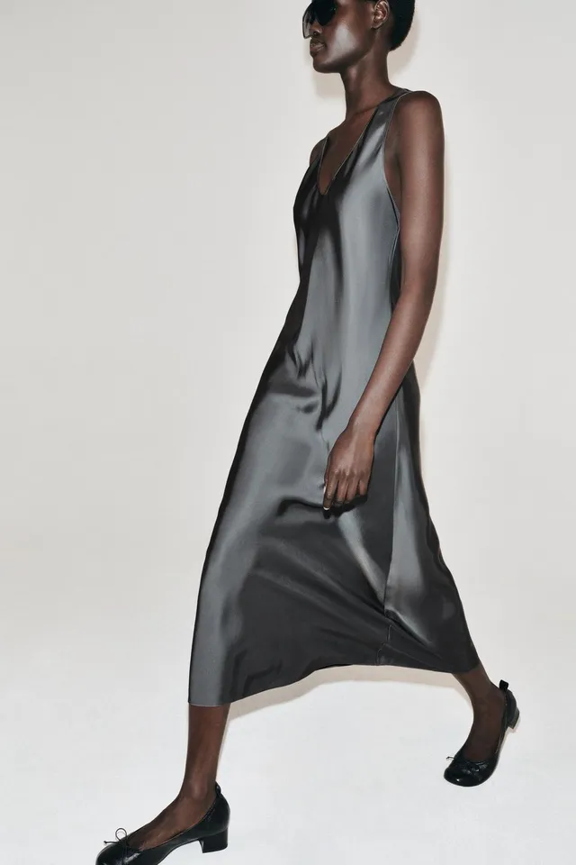 فستان طويل من الساتان من تشكيلة zara – صورة 4