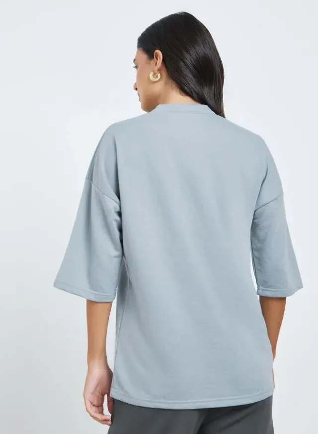 Women's Oversized Graphic T-Shirt Grey – image 5