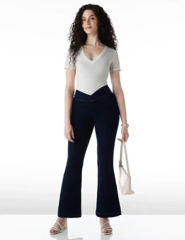 Women's Mid-Rise Flared Pull-on Jeans – image 5