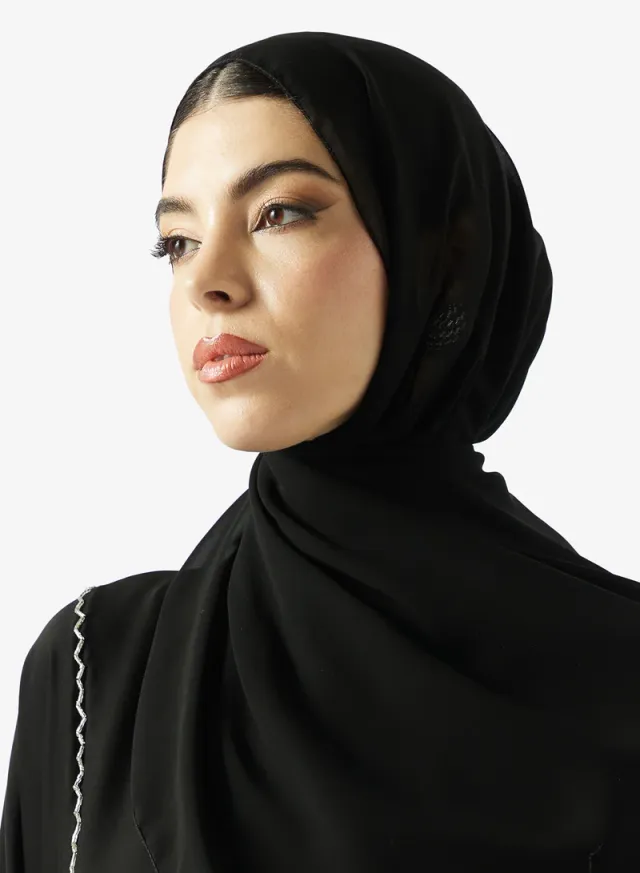 عباية بياقة على شكل حرف  مزينة بخطوط – صورة 4