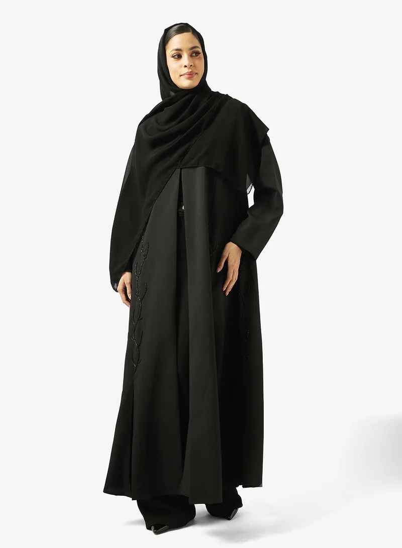 عباية بياقة مستديرة مزينة بالزهور
