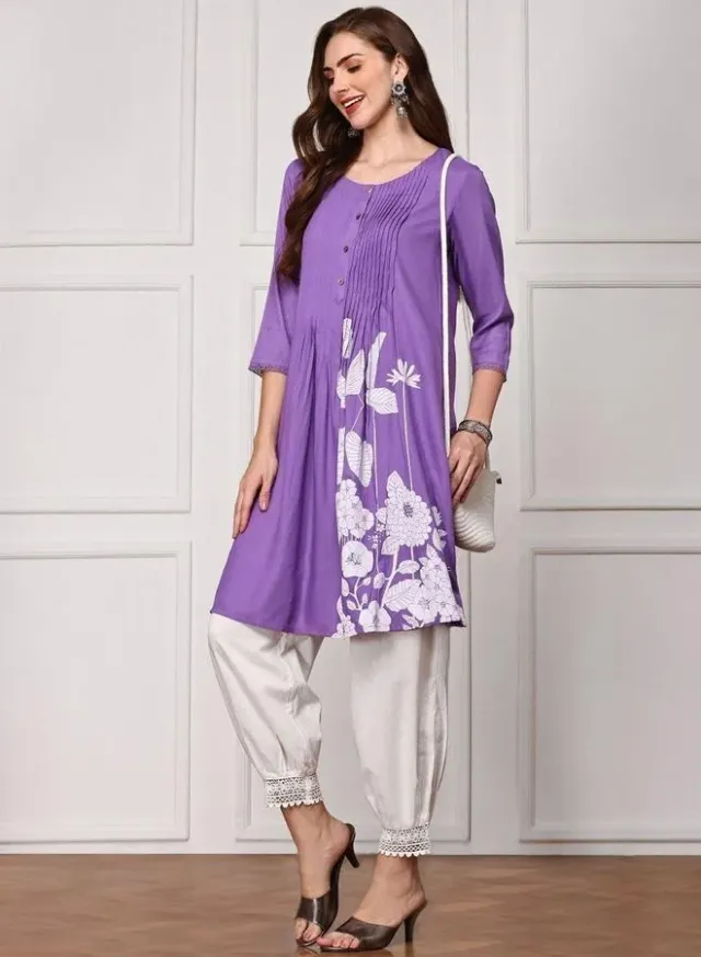 Lavender Rayon Printed Straight Fit Tunic Kurta – image 6